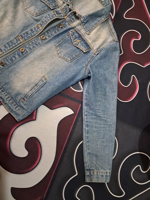 Продам джинсовую ветровку