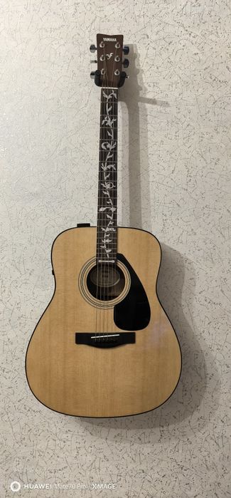 Трансакустическая гитара