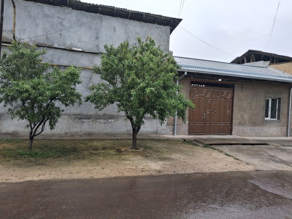 Uchtepada 2,1 sotix hovli sotiladi