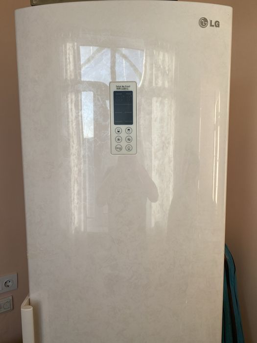 LG холодильник с морозилкой