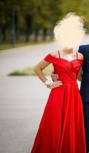 Елегантна червена рокля
