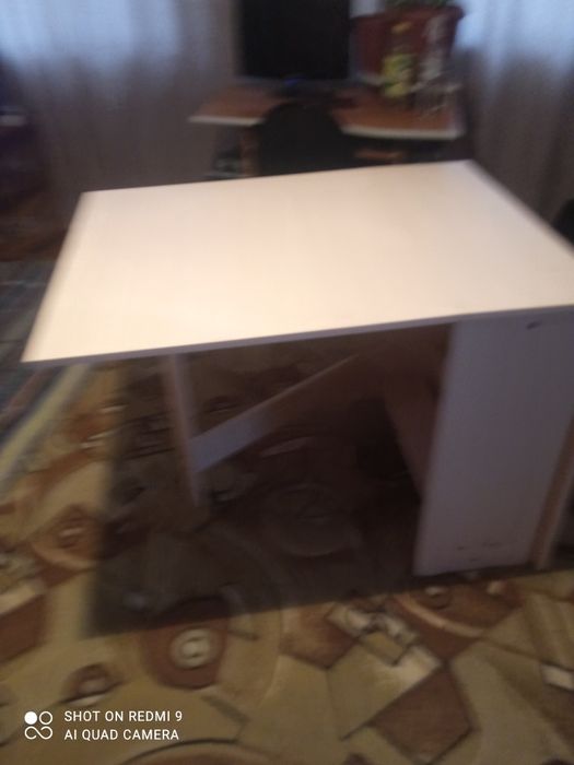 Продам стол книжку