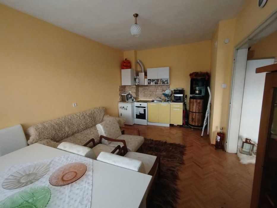 Продава се Тристаен апартамент в Пловдив, Център - 100 кв.м за 1855 €/кв.м - Снимка #1