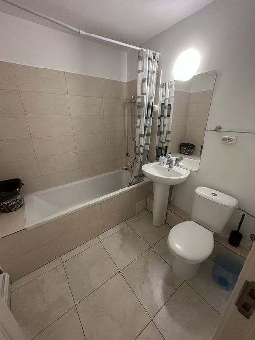 Inchiriez apartament