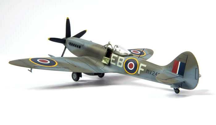 Сборная модель самолета Spitfire MK.XIV (Academy, 1:72)