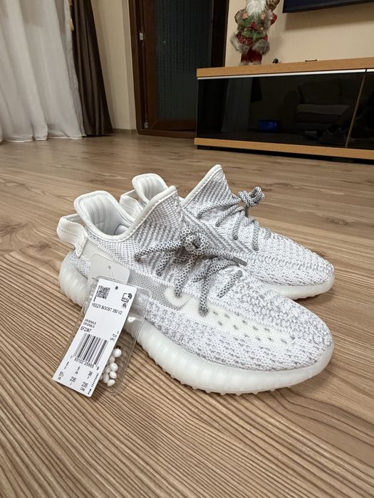 Adidasi Yeezy 350 noi