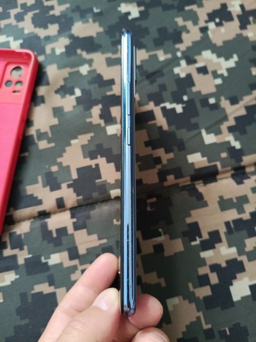 Смартфон Виво В21е
