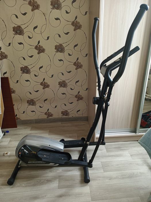Эллиптический тренажёр.