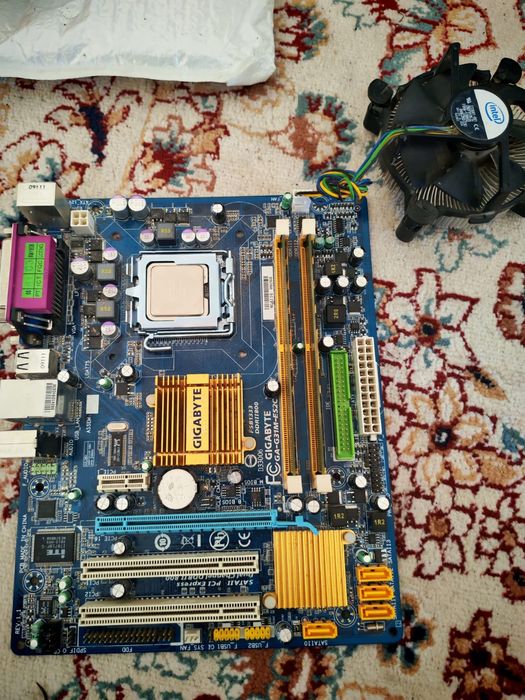 Продам материнскую плату Gigabyte