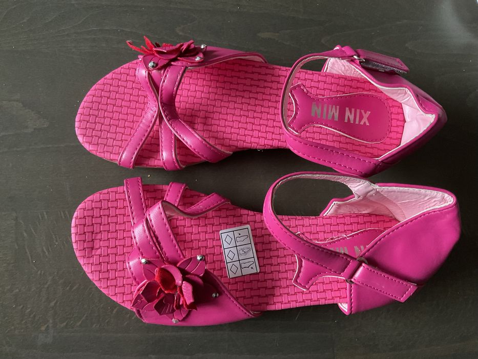 Детски сандали , чисто нови