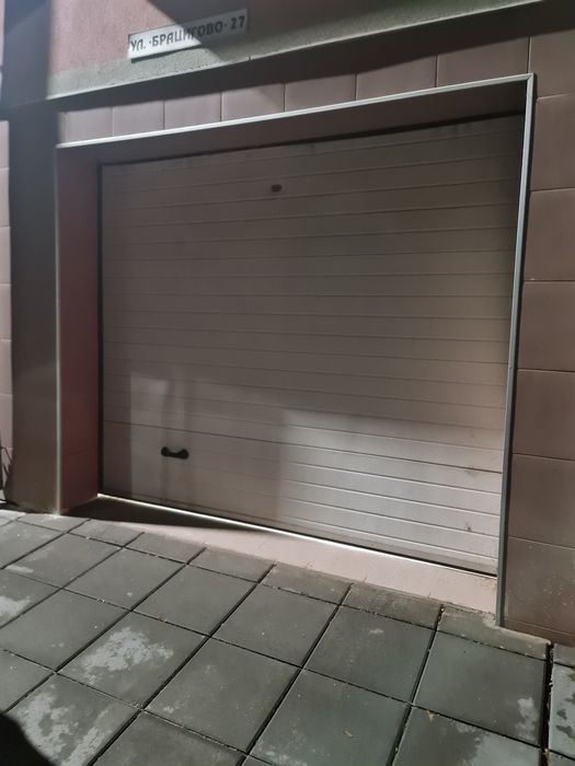 Дава се под наем Гараж / Паркомясто в Плевен, Широк център - 21 кв.м за 102 € - Снимка #1