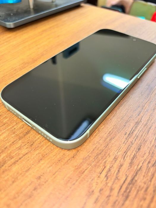IPhone 15 на части