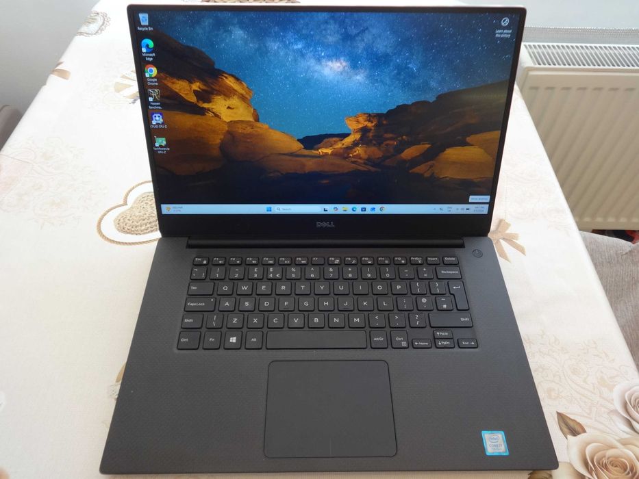 Лаптоп Dell XPS 15 9560 - 15.6"- i7-7700HQ 2.8GHz/16GB RAM/SSD 256GB