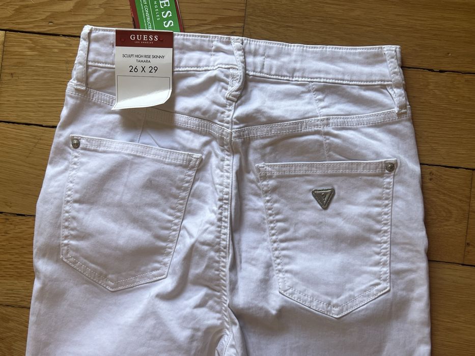Blugi albi guess