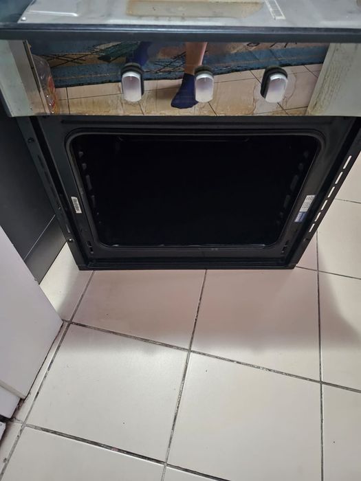 Продам духовку встроеную