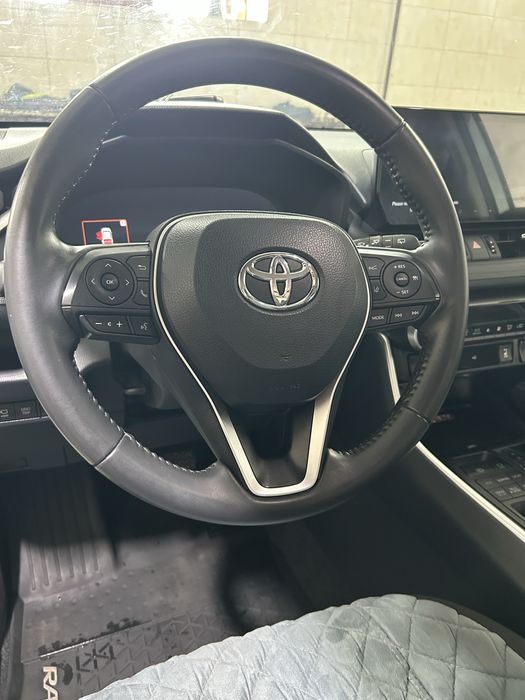 Продаю Toyota rav4