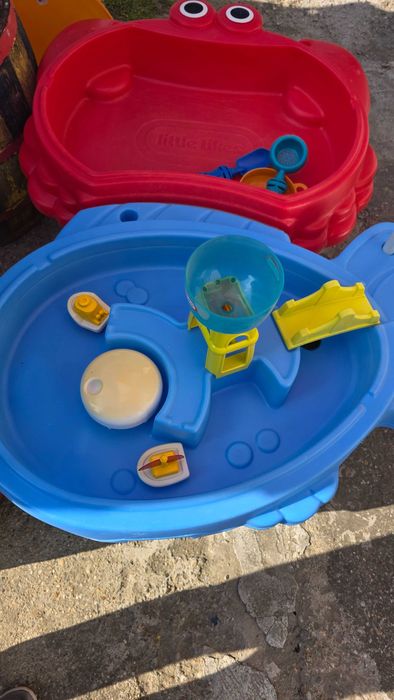 Masuta de joaca cu apa, nisip si umbrela - Little Tikes