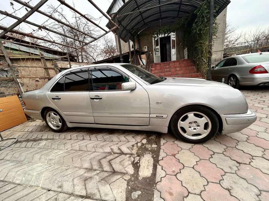 Мерседес бенс 3,2