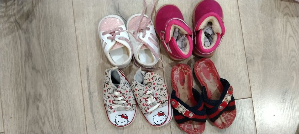 Продам детскую обувь