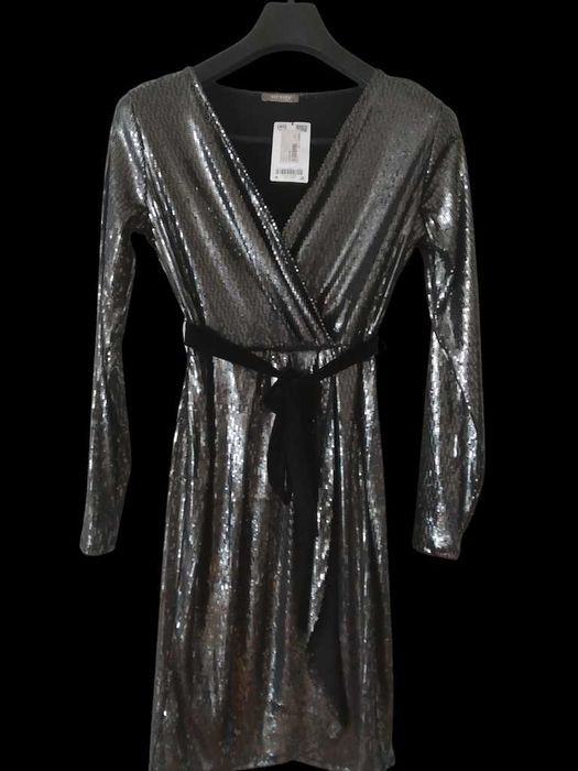 Нова рокля (с етикет) с пайети