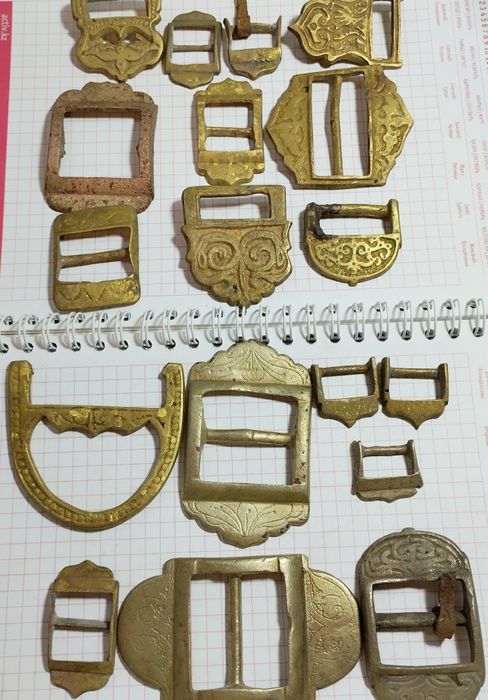 18000 одним лотом старинные пряжки