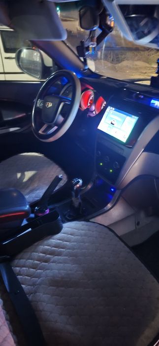 Продам geely England x7