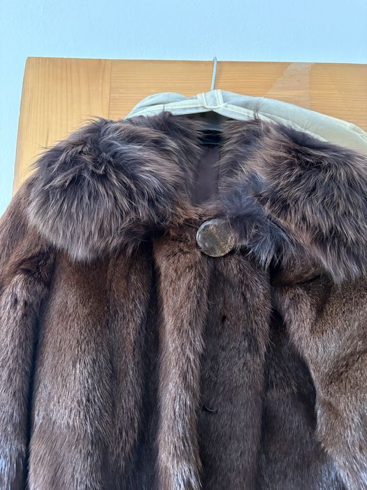 Haina de blana de nurca, noua fara eticheta, nepurtata.