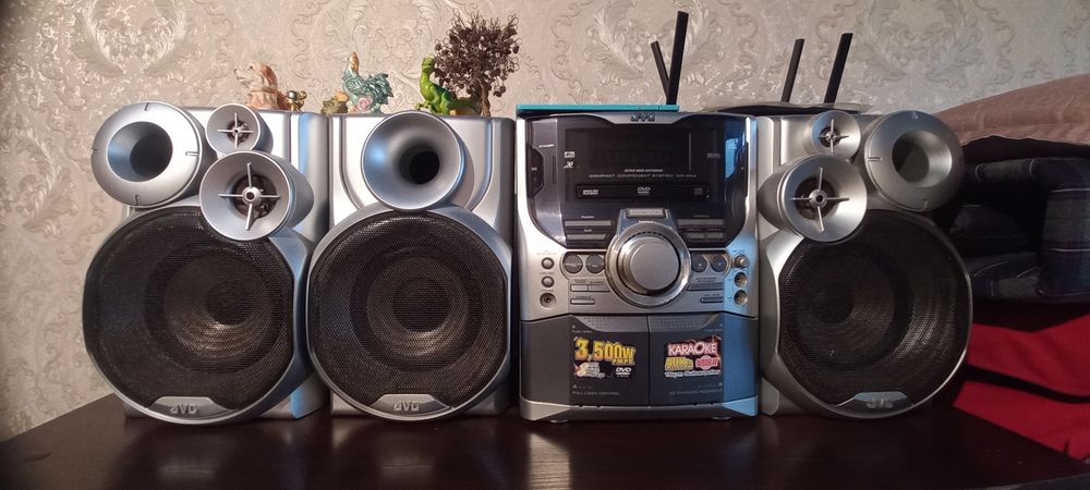 Музыкальный центр