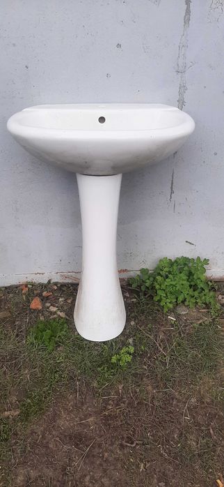Раковина с пьедесталом