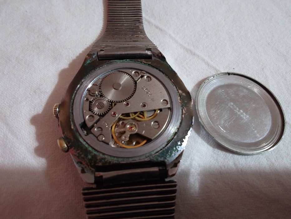 Ракета вечен календар - съветски механичен часовник, а ръчно навиване.