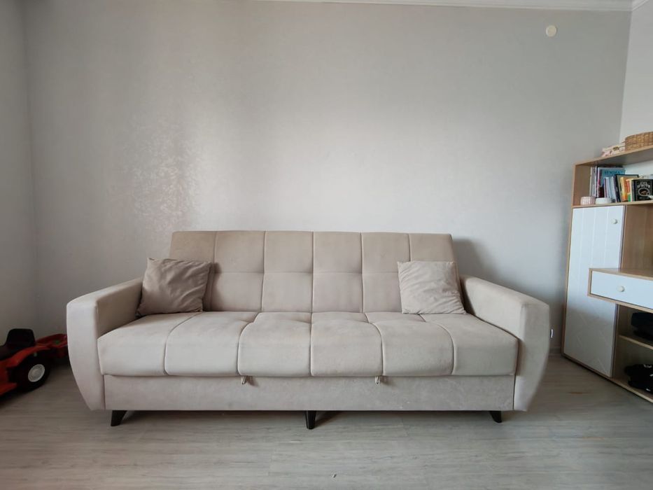 Продам диван раскладной .