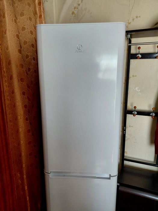 Холодильник indezit