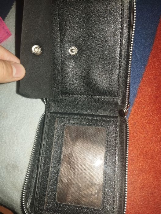 Кошелек удобный..