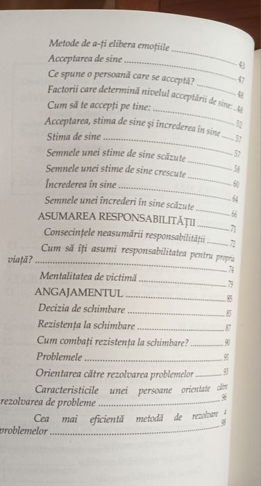 Carte motivaționala;_Andreea Săvulescu  " Traieste autentic "