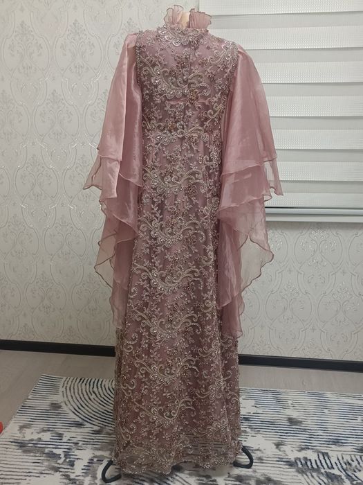 To'y liboslari (ansambl) sotiladi