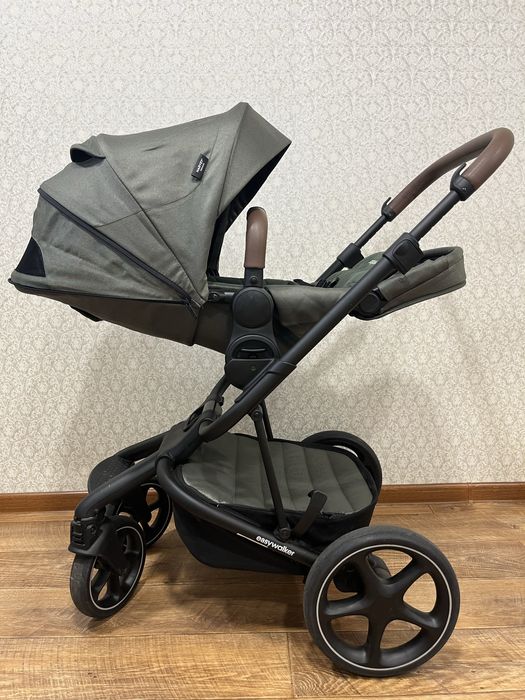 Срочно продам коляску бренда Easywalker 2 в 1