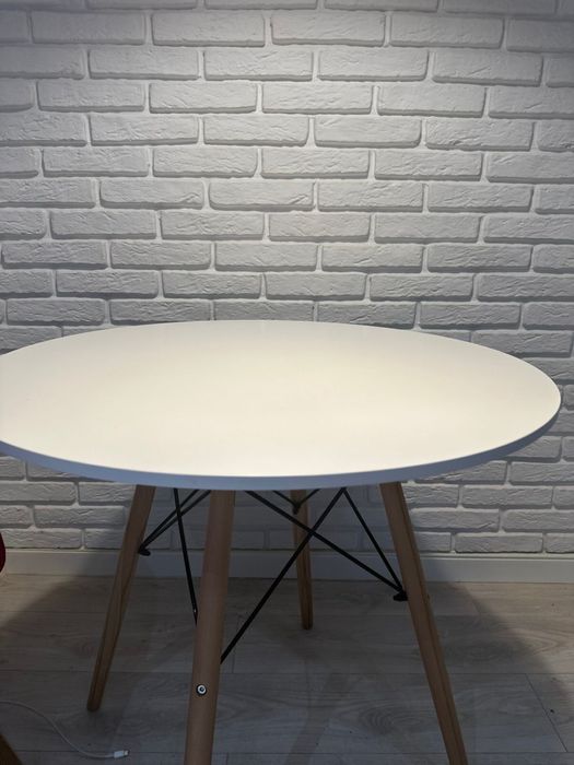 Стол круглый со стулями