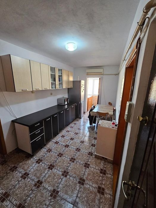 Închiriez apartament decomandat cu 2 camere