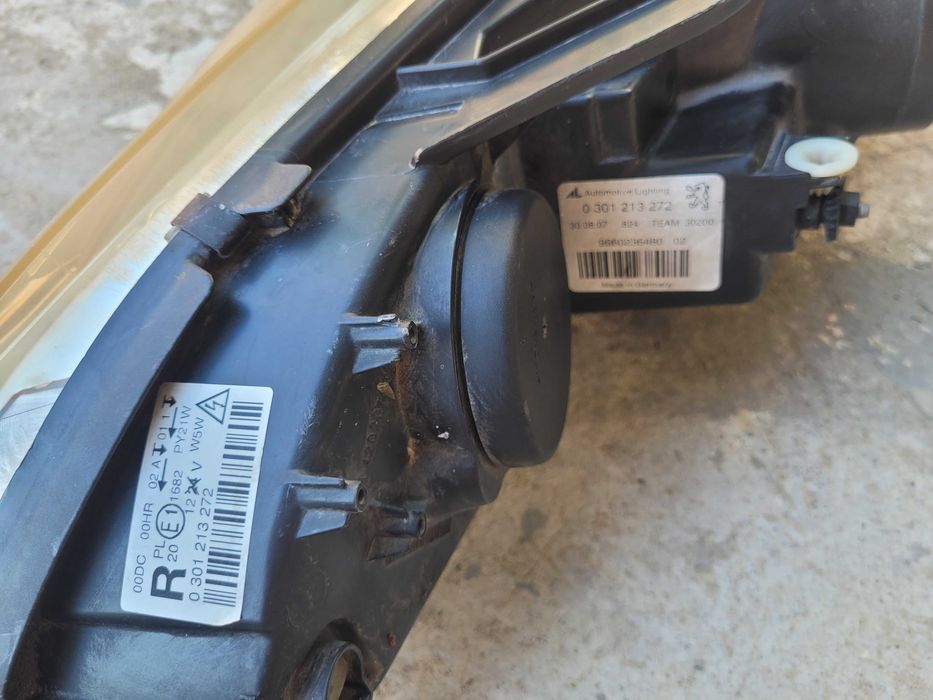 Peugeot 407 Xenon D2S Far,farove,Пежо 407 Ксенон Фар,фарове