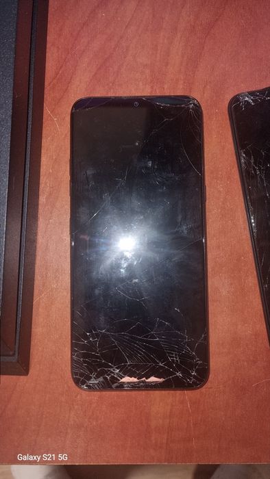 Vând telefoane pentru piese