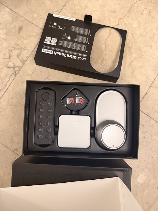Incuietoare inteligenta switchbot smartlock ultra touch combo noua sigilata