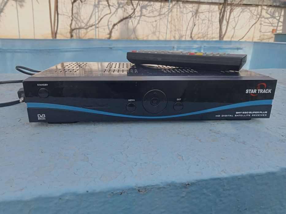 Спутниковая антенна с тюнером ,головками и кабелью.