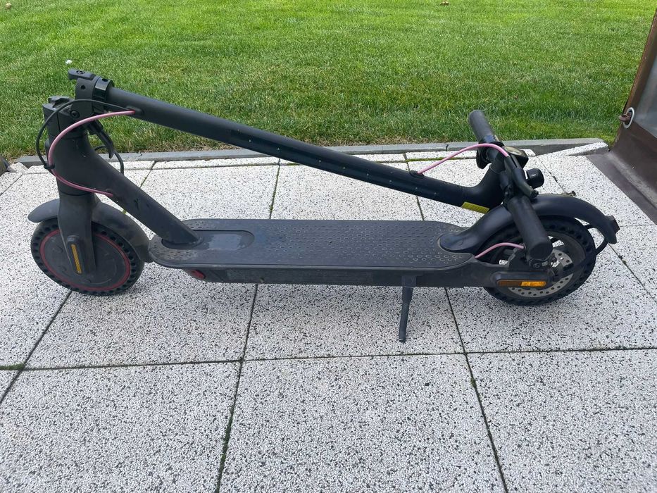 Xiaomi Mi Electric Scooter Pro 2 – folosit 4 ani, întreţinut