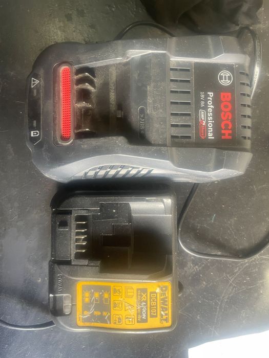 Încărcător Bosch DeWalt