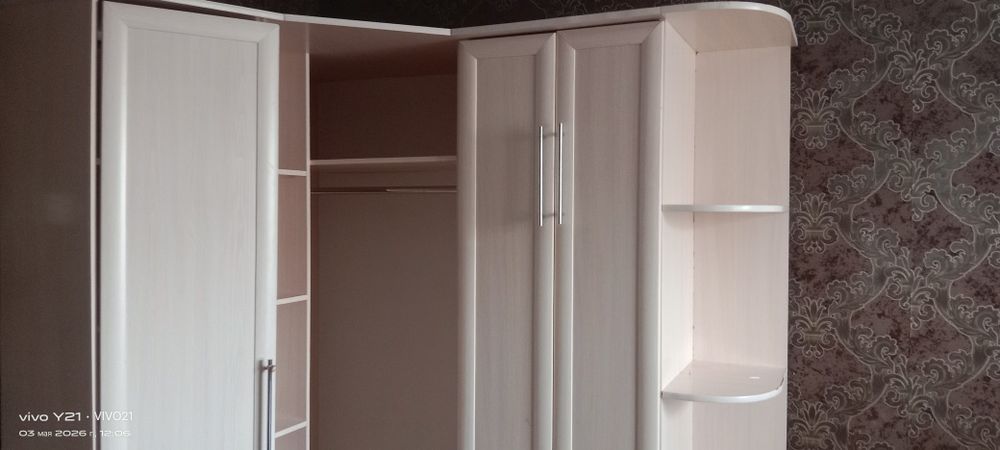 Продам кровать с матрасоми и шкаф
