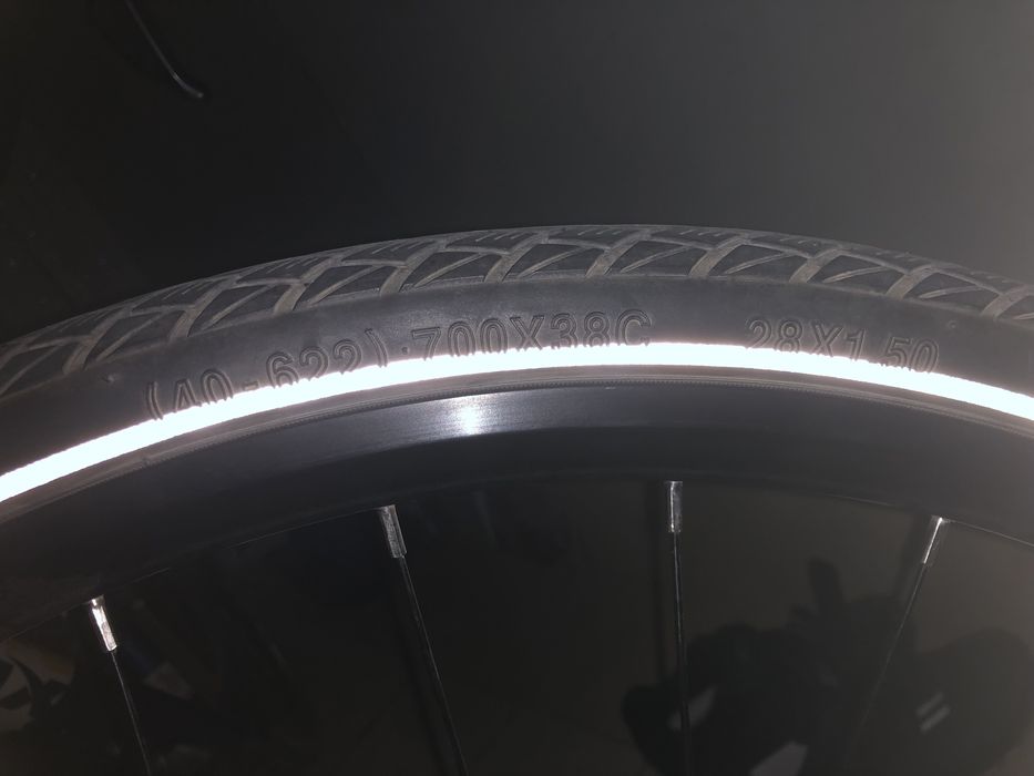 Покрышки 28  700Х38