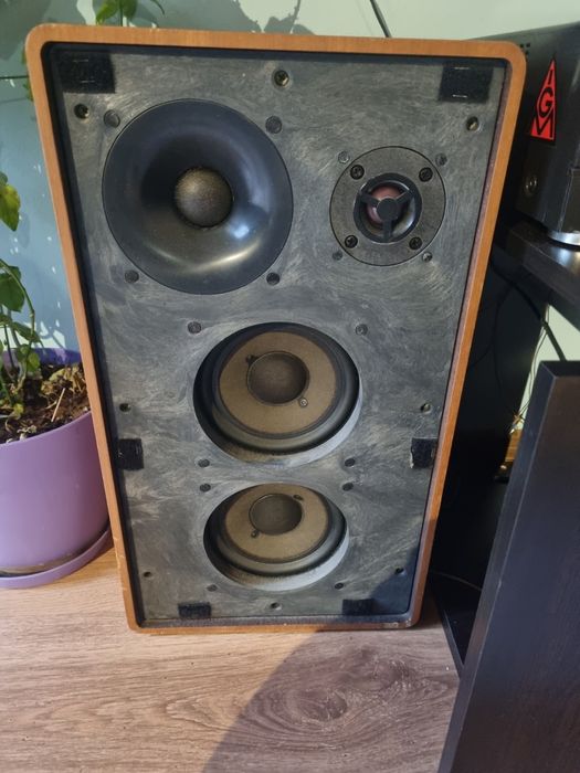 2 броя тонколони  SABA