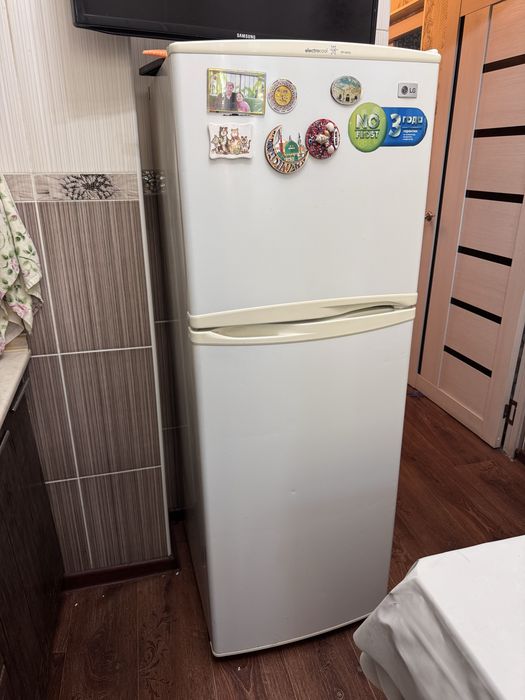 Продам б/у холодильник кровать прихожку