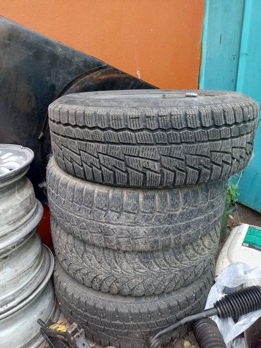 Продаётся резина.