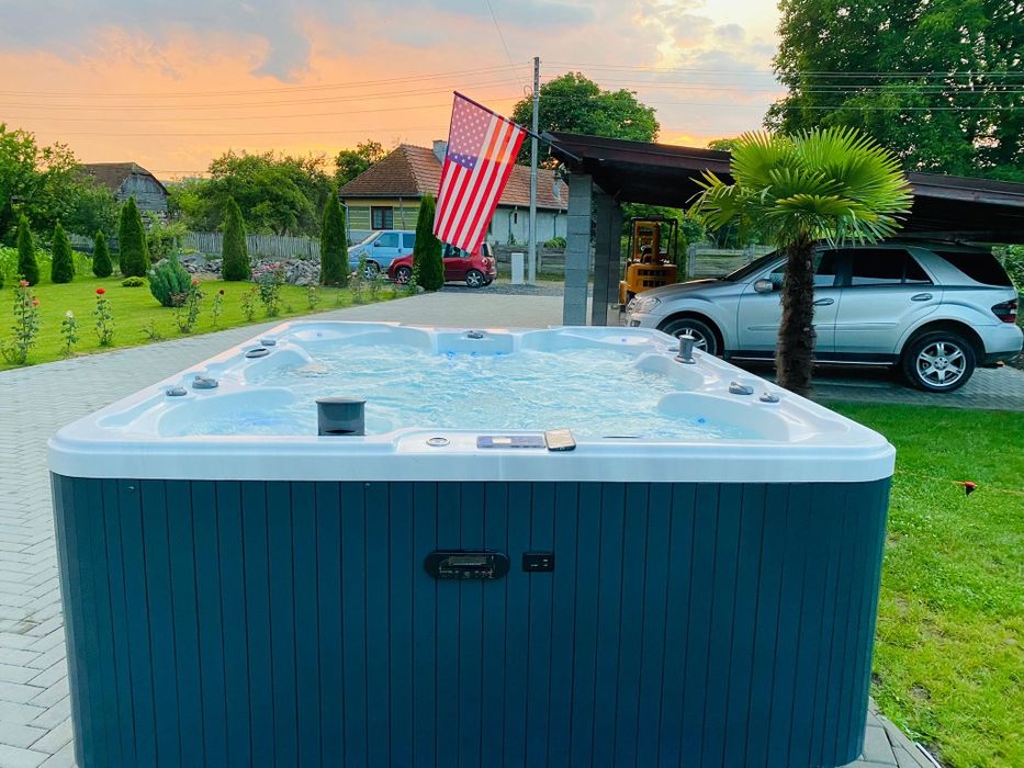 Jacuzzi exterioare 810 persoane MiercureaCiuc • OLX.ro